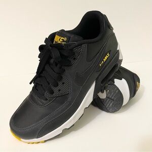 Nike Air Max 90 Shoes Size 4Y Sneakers